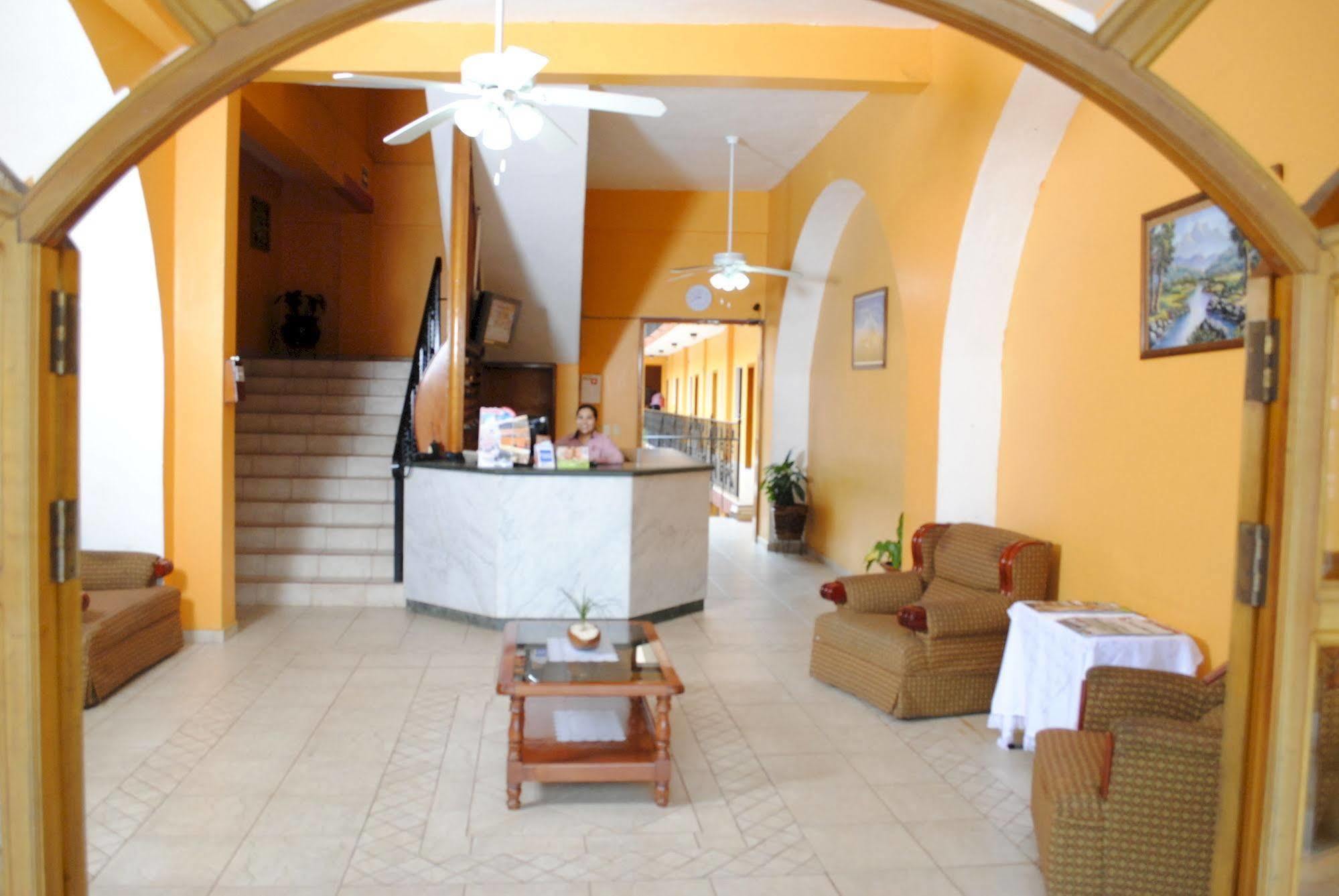 Hotel Arcos Del Parque Acayucan 외부 사진