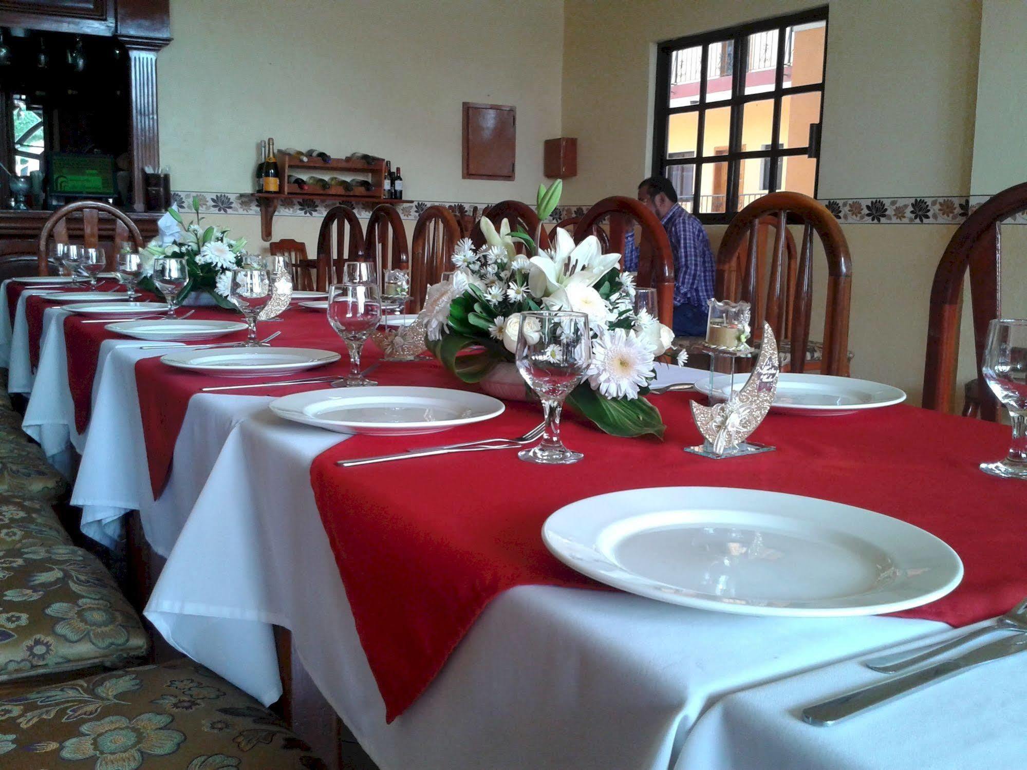 Hotel Arcos Del Parque Acayucan 외부 사진